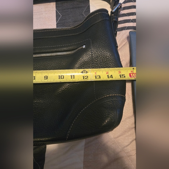 Vintage Coach Black Leather Shoulder Bag with Elegant Silhouette - Picture 8 of 10